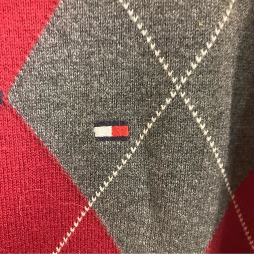 Tommy Hilfiger Red Argyle V-Neck Sweater with Navy and Gray Diamonds - Picture 3 of 7